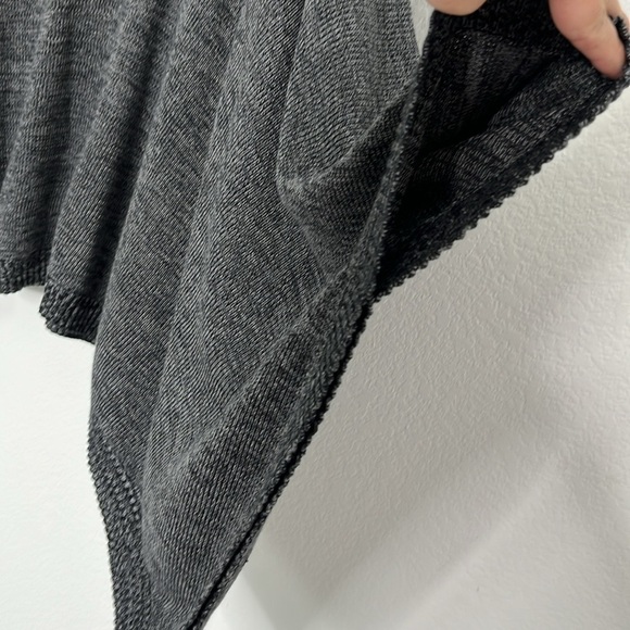 Lululemon Divinity Poncho Charcoal Grey size One Size‎ fits most - Picture 8 of 8